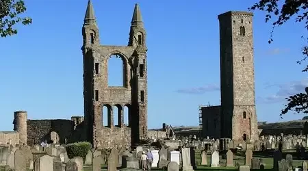kuburan indah di St. Andrews Cathedral Skotlandia