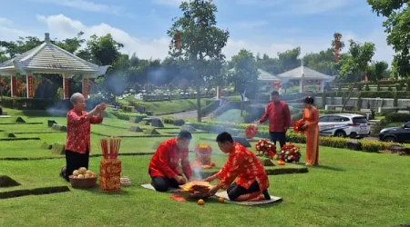 Suasana Imlek di San Diego Hills Memorial Park Karawang